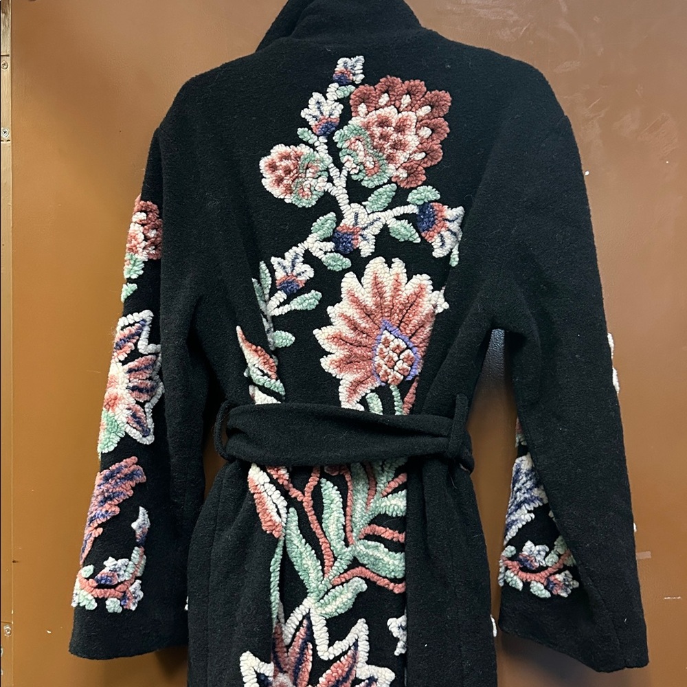 FARM Rio Marvelous Garden Embroidered Floral
Fleece Coat Size Medium - Picture 6 of 8